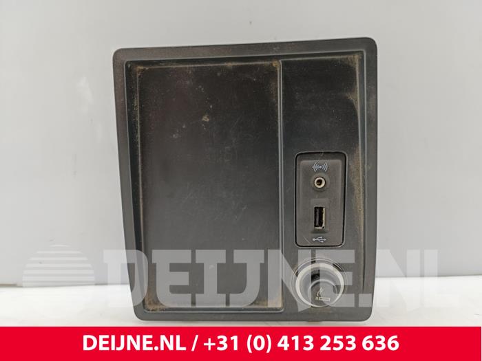 Volkswagen Caddy 12 Volt aansluiting O328587