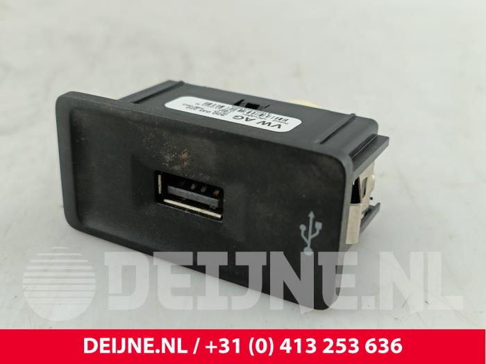 Volkswagen Caddy AUX/USB aansluiting O328588