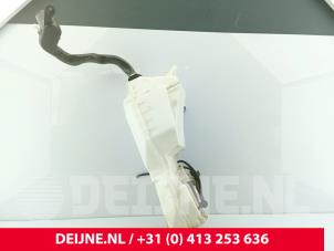 Volvo V60 Front windscreen washer reservoir O328645 photo 2