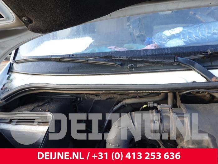 Mercedes Sprinter Scheibenwischerarm-Set O328711