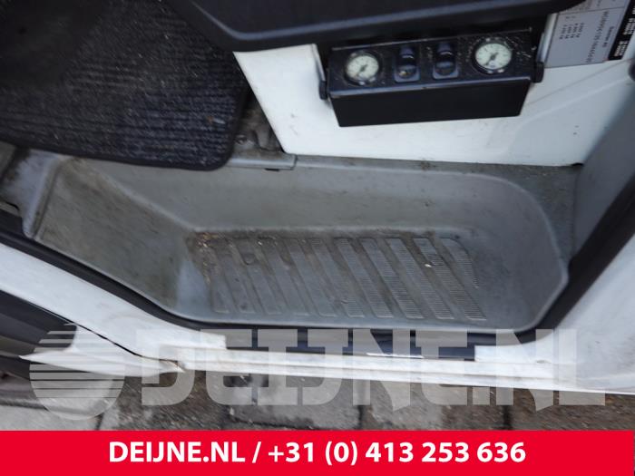 Mercedes Sprinter Einstieg vorne links O328730