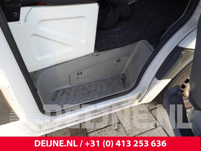 Mercedes Sprinter Einstieg vorne rechts O328731