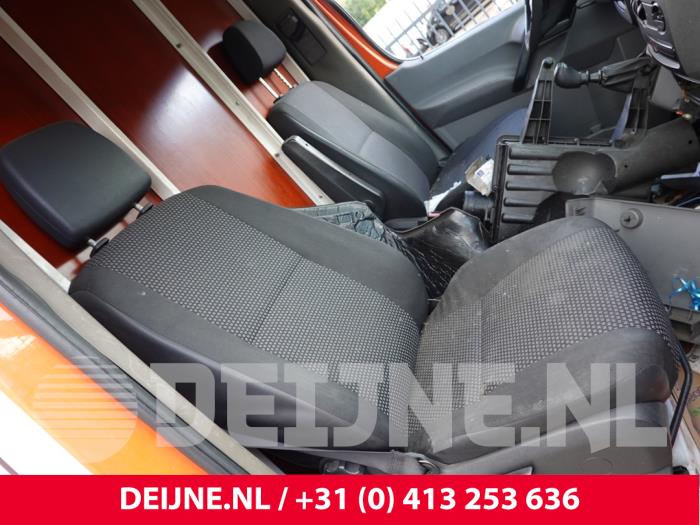 Mercedes Sprinter Sitz rechts O328855