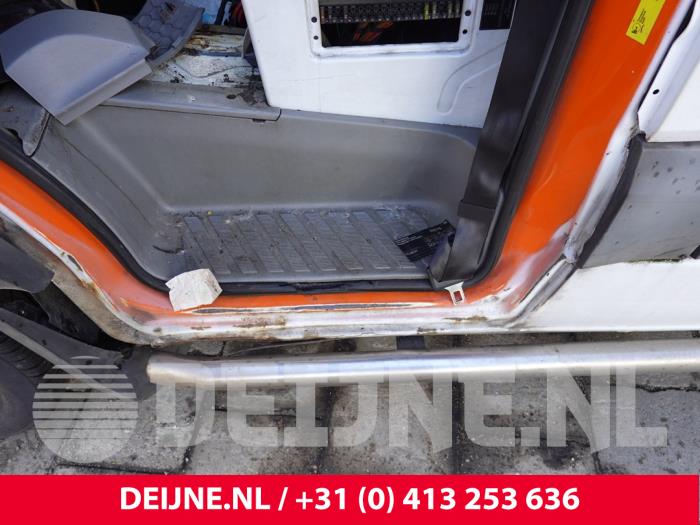Mercedes Sprinter Einstieg vorne links O328864