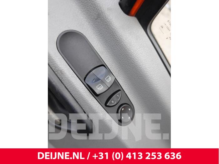 Mercedes Sprinter Electric window switch O328873