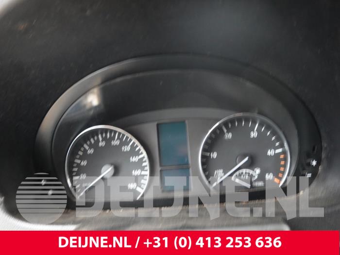 Mercedes Sprinter Tacho - Kombiinstrument KM O328920
