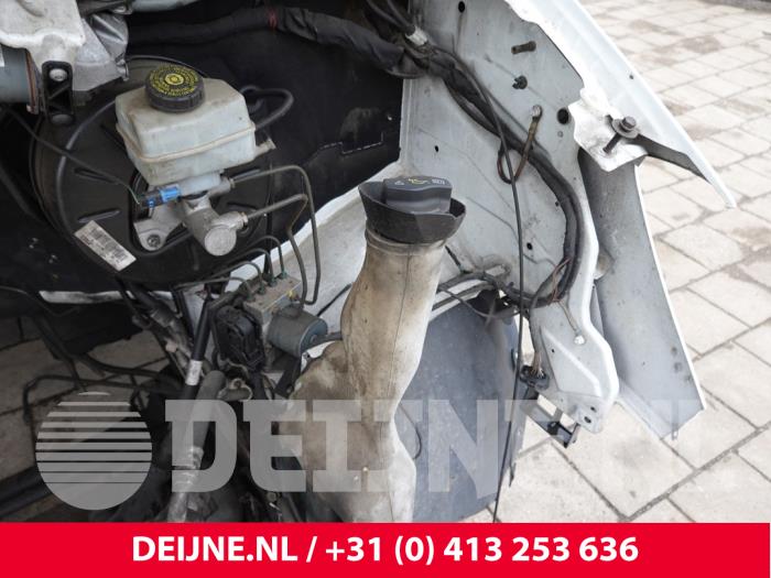 Mercedes Sprinter Scheibensprühertank vorne O328937