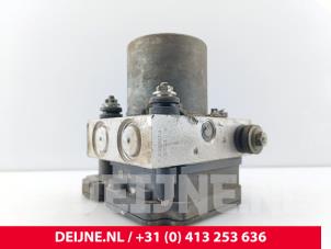 Mercedes Sprinter ABS pump O328992 photo 3