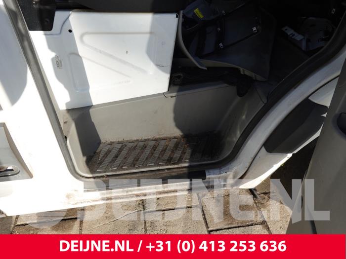 Mercedes Sprinter Voorinstap rechts O329062