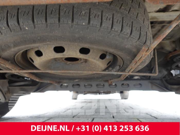 Opel Vivaro Ophangmechaniek reservewiel O329616