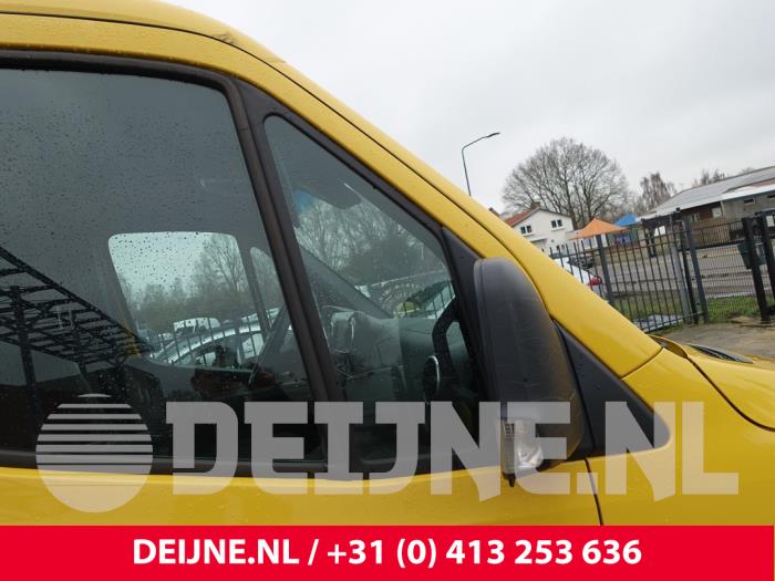 Mercedes eSprinter Driehoeks Ruit rechts-voor O330158