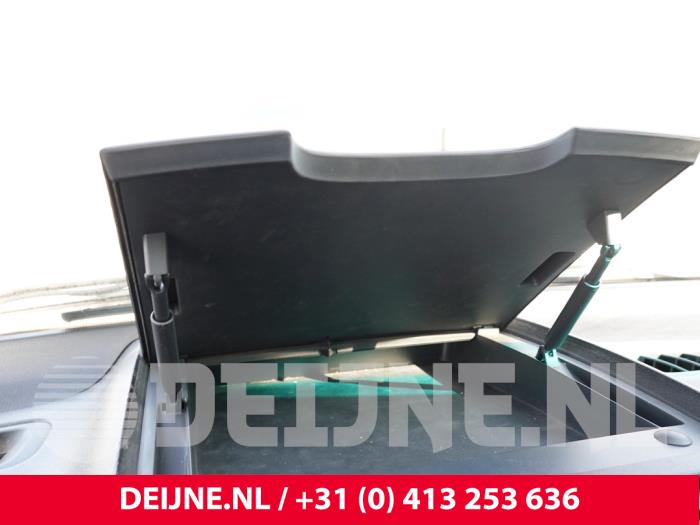 Mercedes Viano Dashboard klep O330197