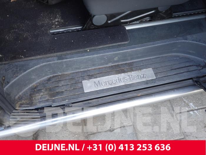 Mercedes Viano Schuifdeur instap links O330255