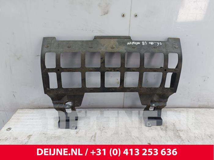 Citroen Jumpy Stoßstangenstütze mitte hinten O330152