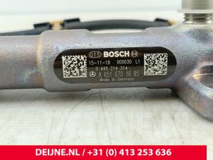 Mercedes Vito Fuel injector nozzle O331018 photo 3