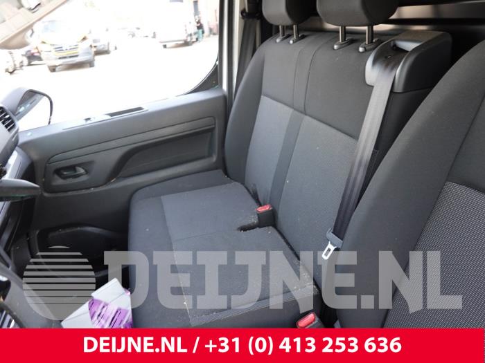 Peugeot Expert Bank rechts-voor O331041