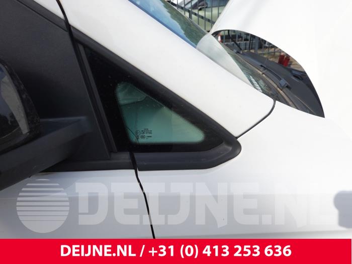 Volkswagen Caddy Quarter light, front right O331346
