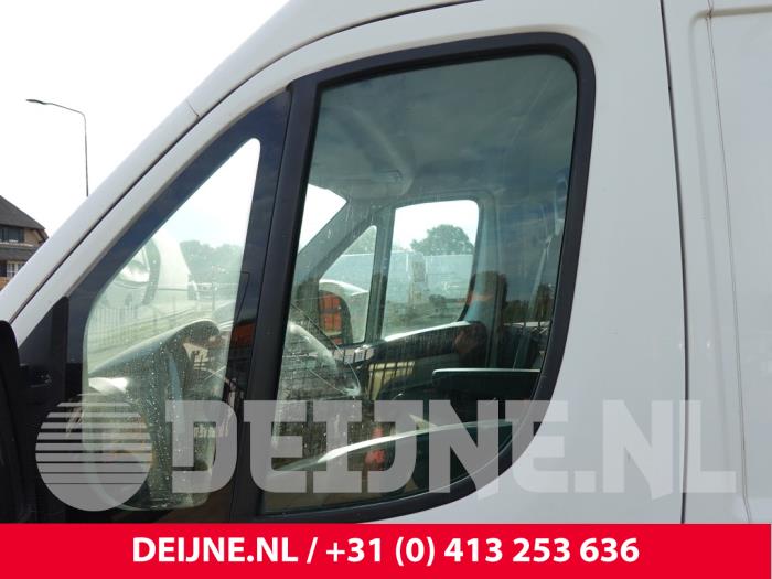 Peugeot Boxer Portierruit 2Deurs links O331836