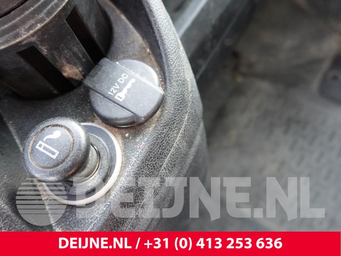 Peugeot Boxer 12 Volt aansluiting O331708