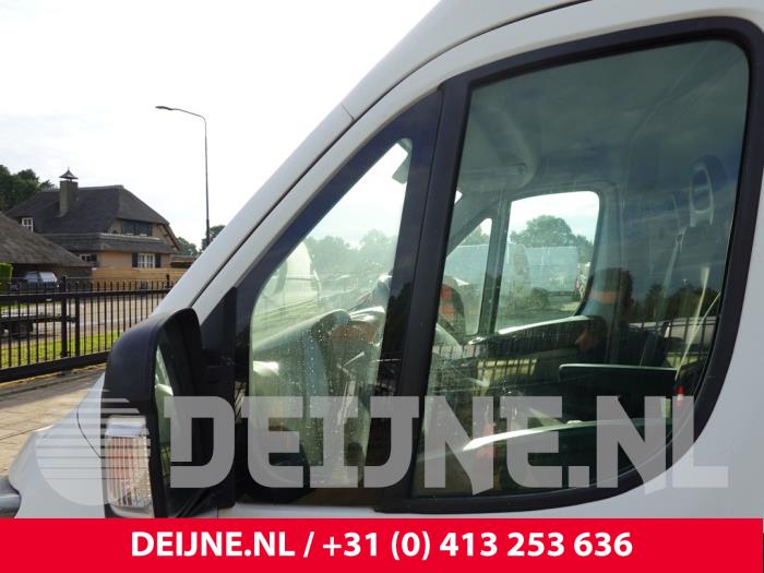 Peugeot Boxer Driehoeks Ruit links-voor O331744