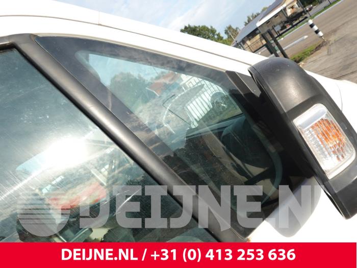 Peugeot Boxer Driehoeks Ruit rechts-voor O331745