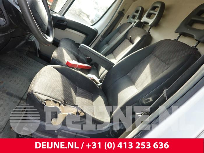 Peugeot Boxer Stoel links O331812