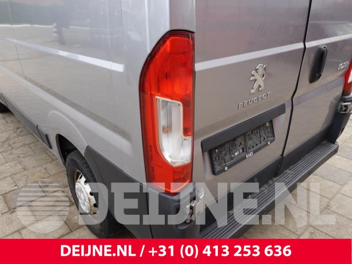Peugeot Boxer Achterlicht links O331853