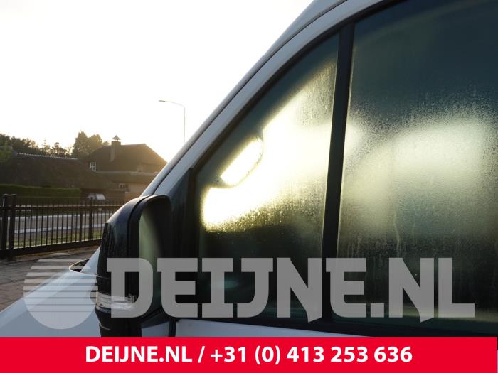 Volkswagen Crafter Quarter light, front left O332476