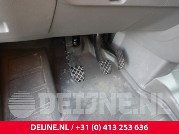 Volkswagen Crafter Brake pedal O332525