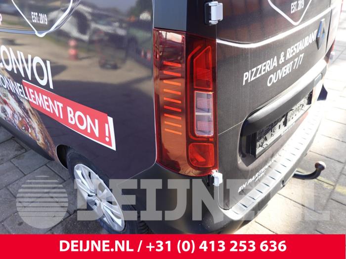 Renault Express Achterlicht links O332832