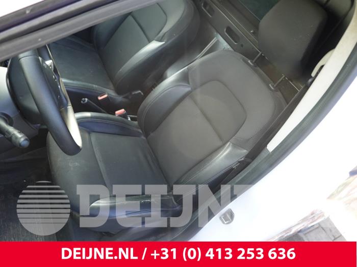 Renault Express Stoel links O332903