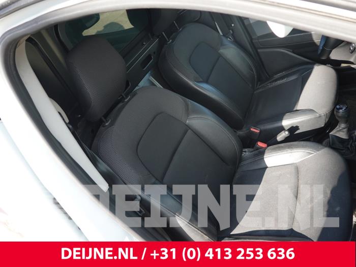Renault Express Stoel rechts O332904