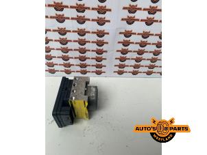 Gebruikte ABS Pomp BMW 4 serie Gran Coupe (F36) 420d xDrive 2.0 16V Prijs € 99,99 Margeregeling aangeboden door Auto's en Parts Westland B.V.