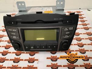 Gebruikte Radio CD Speler Hyundai iX35 (LM) 2.0 CRDi 16V 4x4 Prijs € 400,00 Margeregeling aangeboden door Auto's en Parts Westland B.V.