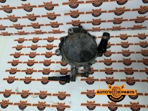 Gebruikte Vacuumpomp (Diesel) Landrover Range Rover IV (LG) 4.4 SDV8 32V Prijs € 150,00 Margeregeling aangeboden door Auto's en Parts Westland B.V.