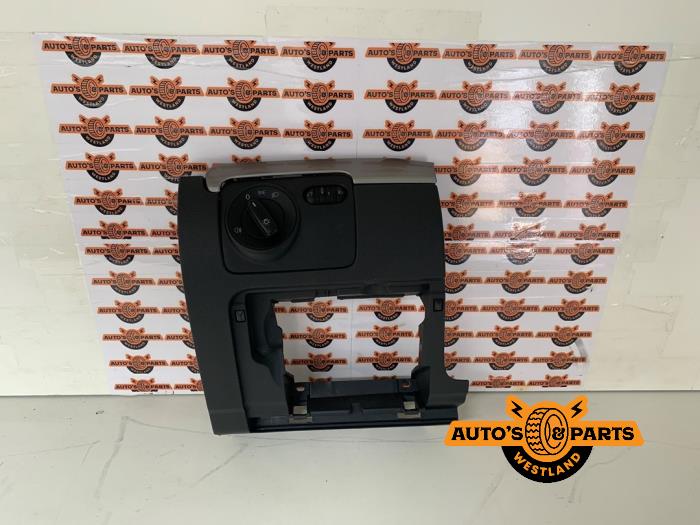 Gebruikte Dashboard deel Volkswagen Golf VI Variant (AJ5/1KA) 1.6 TDI 16V 105 Prijs € 20,00 Margeregeling aangeboden door Auto's en Parts Westland B.V.