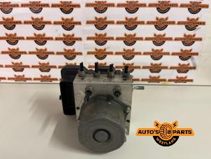 Gebruikte ABS Pomp Citroen Jumper (U9) 2.2 HDi 110 Euro 5 Prijs € 500,00 Margeregeling aangeboden door Auto's en Parts Westland B.V.