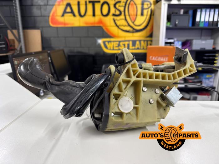 Gebruikte Versnellingspook Mercedes Vito (639.6) 2.2 113 CDI 16V Euro 5 Prijs € 665,50 Inclusief btw aangeboden door Auto's en Parts Westland B.V.