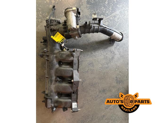 Gebruikte Spruitstuk Inlaat Mercedes A (W176) 1.6 A-160 16V Prijs € 75,00 Margeregeling aangeboden door Auto's en Parts Westland B.V.