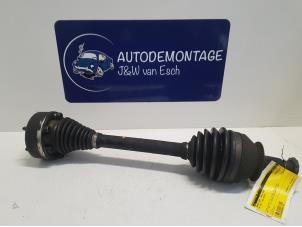 Gebruikte Aandrijfas links-voor Volkswagen Polo V (6R) 1.2 TDI 12V BlueMotion Prijs € 60,50 Inclusief btw aangeboden door Autodemontage J&W van Esch