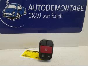 Gebruikte Gevarenlicht Schakelaar Peugeot Bipper (AA) 1.4 HDi Prijs € 12,10 Inclusief btw aangeboden door Autodemontage J&W van Esch