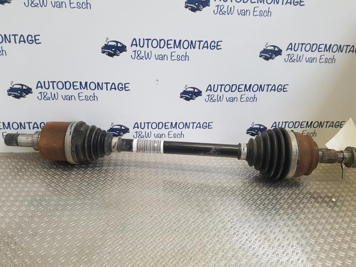 Gebruikte Steekas links-voor Opel Corsa F (UB/UH/UP) 1.2 Turbo 12V 100 Prijs € 139,15 Inclusief btw aangeboden door Autodemontage J&W van Esch