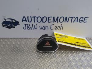 Gebruikte Gevarenlicht Schakelaar Opel Adam 1.4 16V Prijs € 12,10 Inclusief btw aangeboden door Autodemontage J&W van Esch