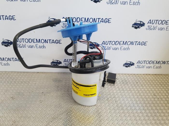 Brandstofpomp Elektrisch van een Volkswagen Golf VIII (CD1) 1.5 TSI BlueMotion 16V 2020
