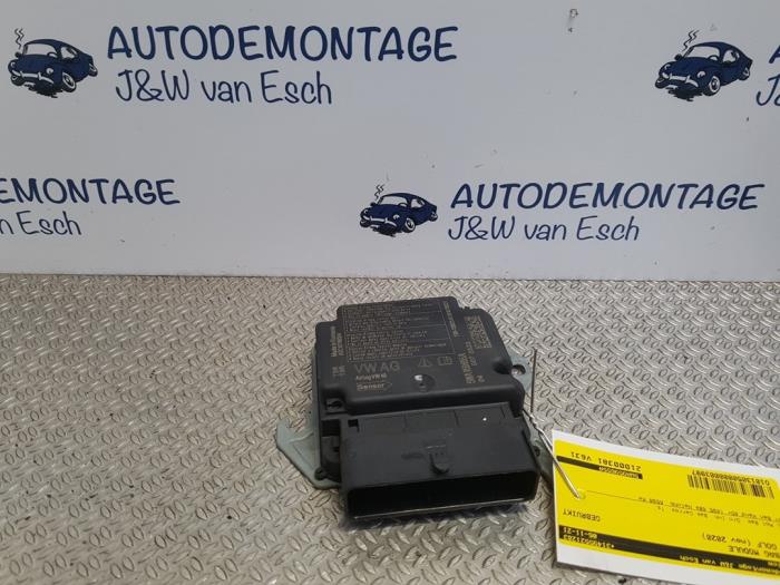 Airbag Module van een Volkswagen Golf VIII (CD1) 1.5 TSI BlueMotion 16V 2020
