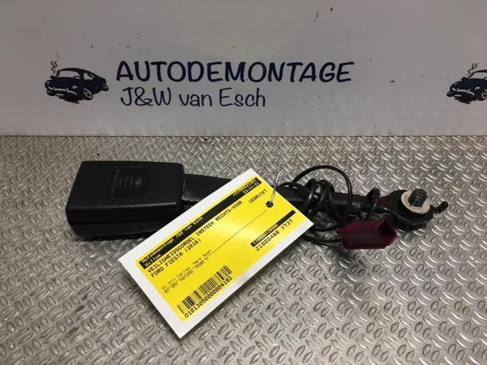 Veiligheidsgordel Insteek rechts-voor van een Ford Fiesta 6 (JA8) 1.0 EcoBoost 12V 100 2016