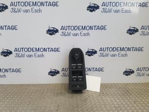 Gebruikte Elektrisch Raam Schakelaar Volkswagen Golf VIII (CD1) 1.5 TSI BlueMotion 16V Prijs € 60,50 Inclusief btw aangeboden door Autodemontage J&W van Esch
