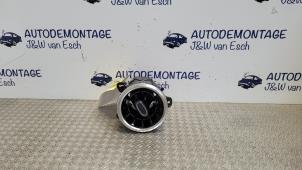 Gebruikte Luchtrooster Dashboard Mercedes A (177.0) 1.3 A-160 Turbo 16V Prijs € 30,25 Inclusief btw aangeboden door Autodemontage J&W van Esch