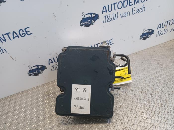 ABS Pomp van een Mercedes-Benz B (W246) 1.8 B-180 CDI BlueEFFICIENCY 16V 2013