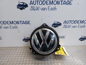 Gebruikte Achterklep Handgreep Volkswagen Polo VI (AW1) 1.0 12V BlueMotion Technology Prijs € 30,25 Inclusief btw aangeboden door Autodemontage J&W van Esch